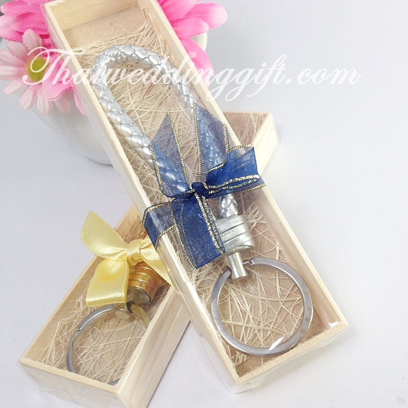 พวงกุญแจเชือกถัก สีทองสีเงิน แพ็คกล่องไม้ ผูกโบว์ พร้อมป้ายชื่อ