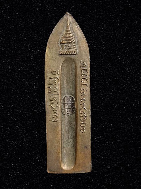 พระร่วงรางปืน หลังพระเจดีย์ลอย วัดพระธาตุดอยสุเทพ จ.เชียงใหม่ ปี 2515