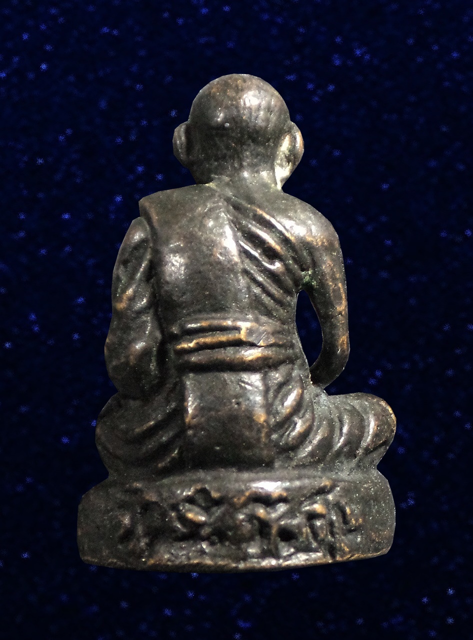 รูปหล่อ หลวงพ่อบุญ วัดโคกโคเฒ่า จ.สุพรรณบุรี