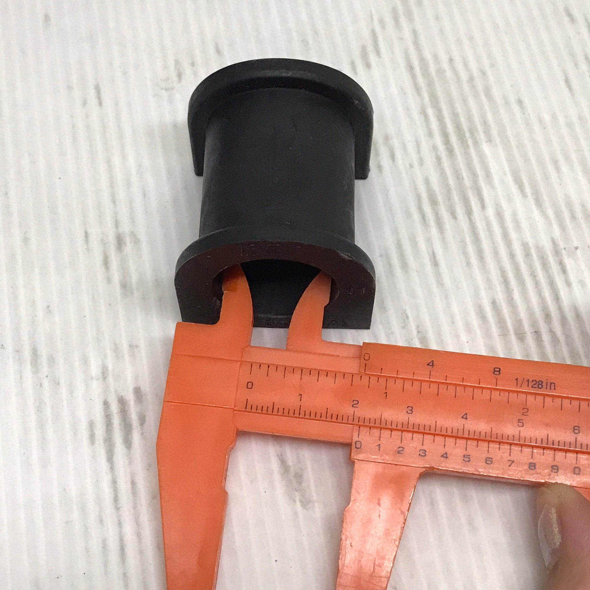 ลูกยางกันโคลง MAZDA / FORD MAGNUM / FIGHTER มาสด้า ฟอร์ด แม็คนั่ม ไฟเตอร์ / รูใน 21 มิล / เบอร์ UB71 34 156A / D21450 / RBI / stabilizer shaft rubber (1 ตัว)