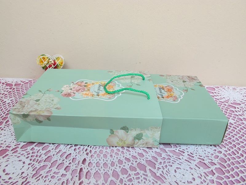 เซตชามพร้อมตะเกียบ ลายซากุระ 2 ที่ แพ็คกล่องเขียวมิ้นท์ พร้อมถุงหิ้ว