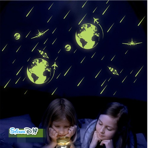 Transparent Luminescent Wall Sticker สติ๊กเกอร์ติดผนังเรืองแสง EARTH (กว้าง36cm.xสูง26cm.)