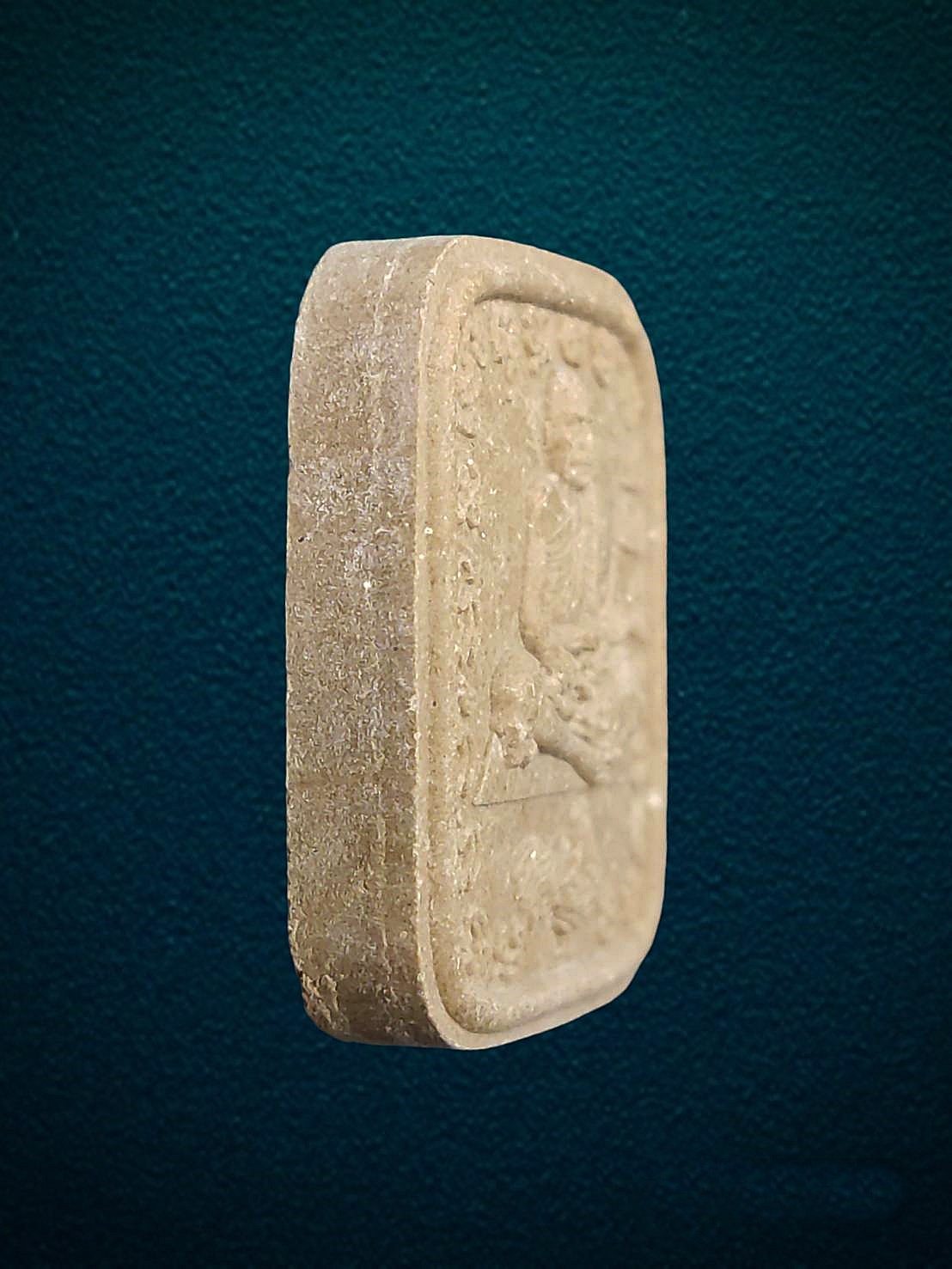 พระผงพิมพ์หลวงปู่หมุนขี่ไก่ เรียกทรัพย์ รุ่นมหาเศรษฐี มหาสมปรารถนา วัดบ้านจาน ศรีสะเกษ