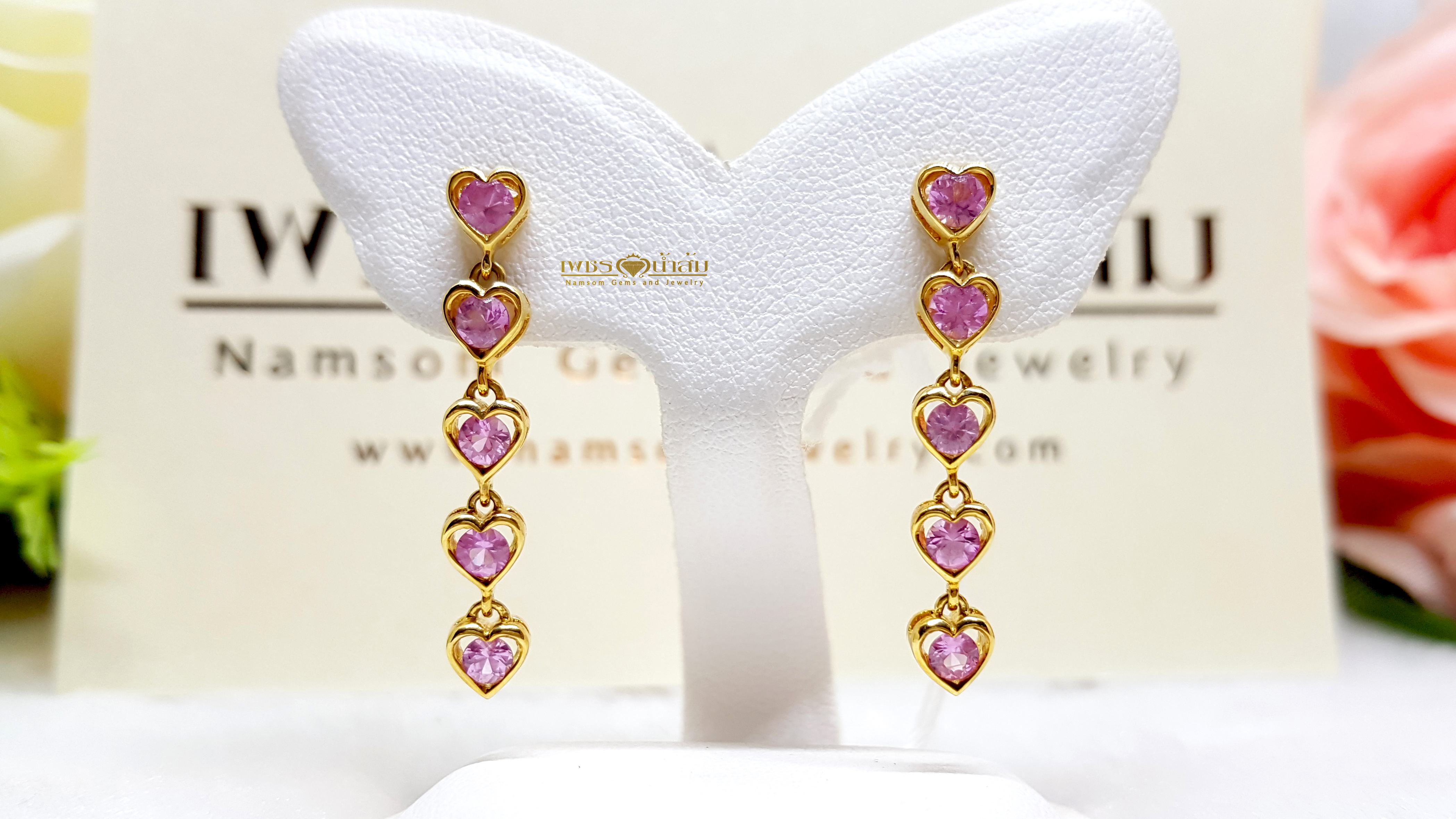 ต่างหูพลอยสีชมพู ต่างหู Pink Sapphire ทรงหัวใจ สีหวาน