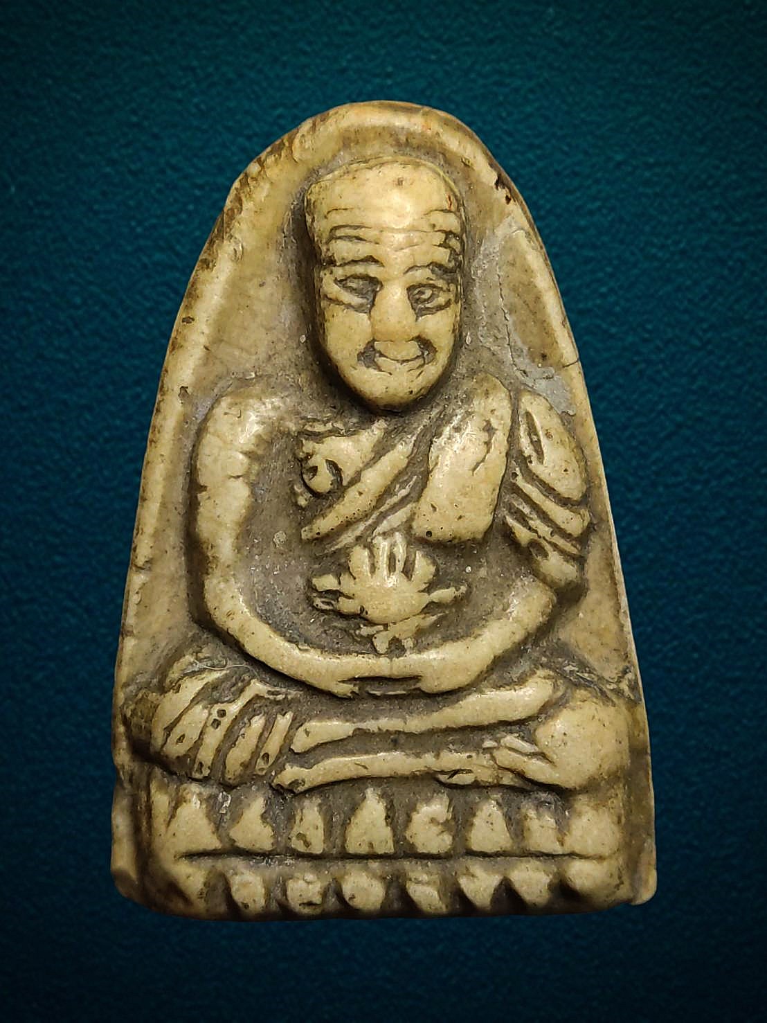 หลวงปู่ทวด เนื้อผงน้ำมัน หลวงปู่นาค วัดระฆัง กทม