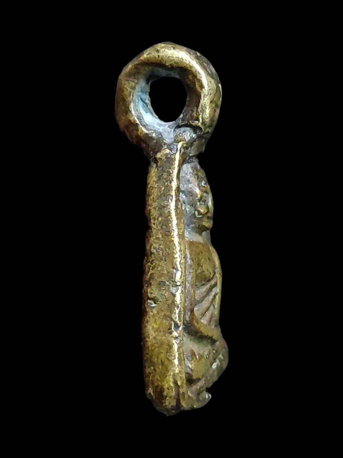 เหรียญหล่อจอบเล็ก พิมพ์แข้งติด หลวงพ่อเงิน วัดบางคลาน