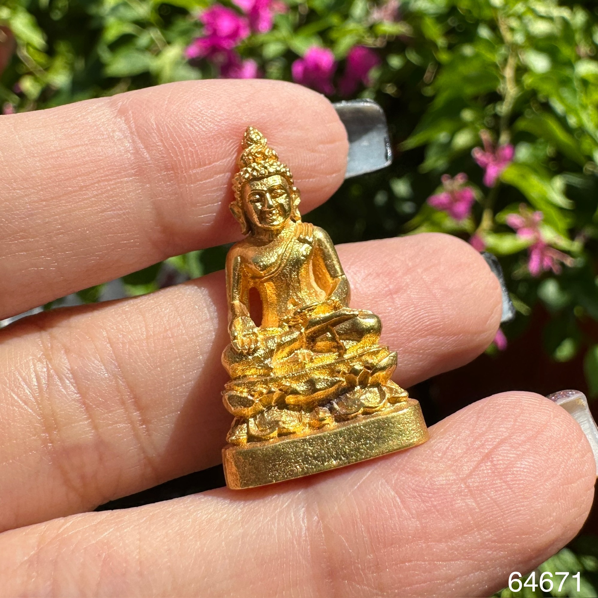 รหัส 64671 พระกริ่งไพรีพ่ายฤทธิ์ เนื้อทองคำ รุ่นคูณรุ่งโรจน์ ปี 2537 หลวงพ่อคูณ วัดบ้านไร่ นน. 27.74 g