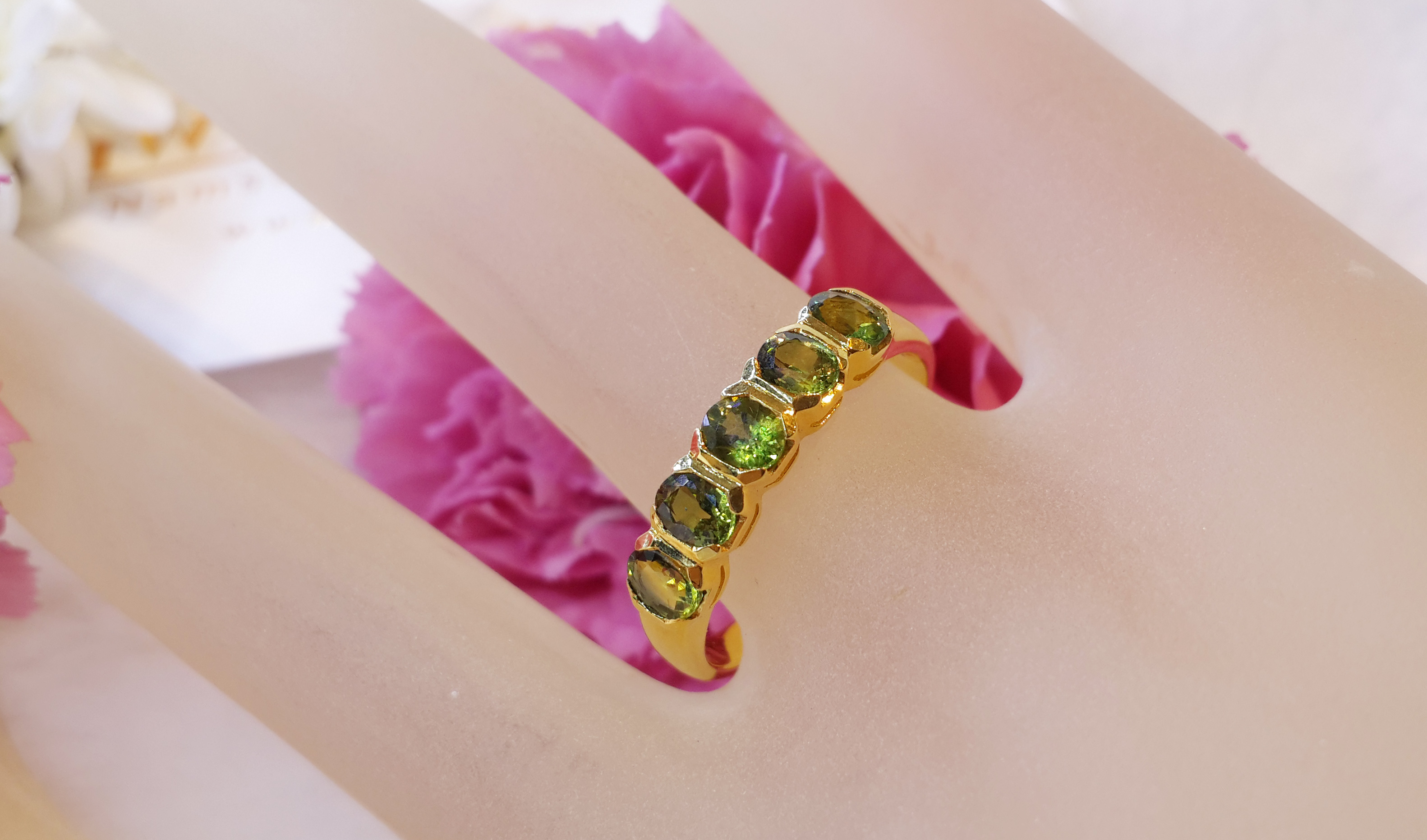 แหวนปลอกมีดเขียวส่อง