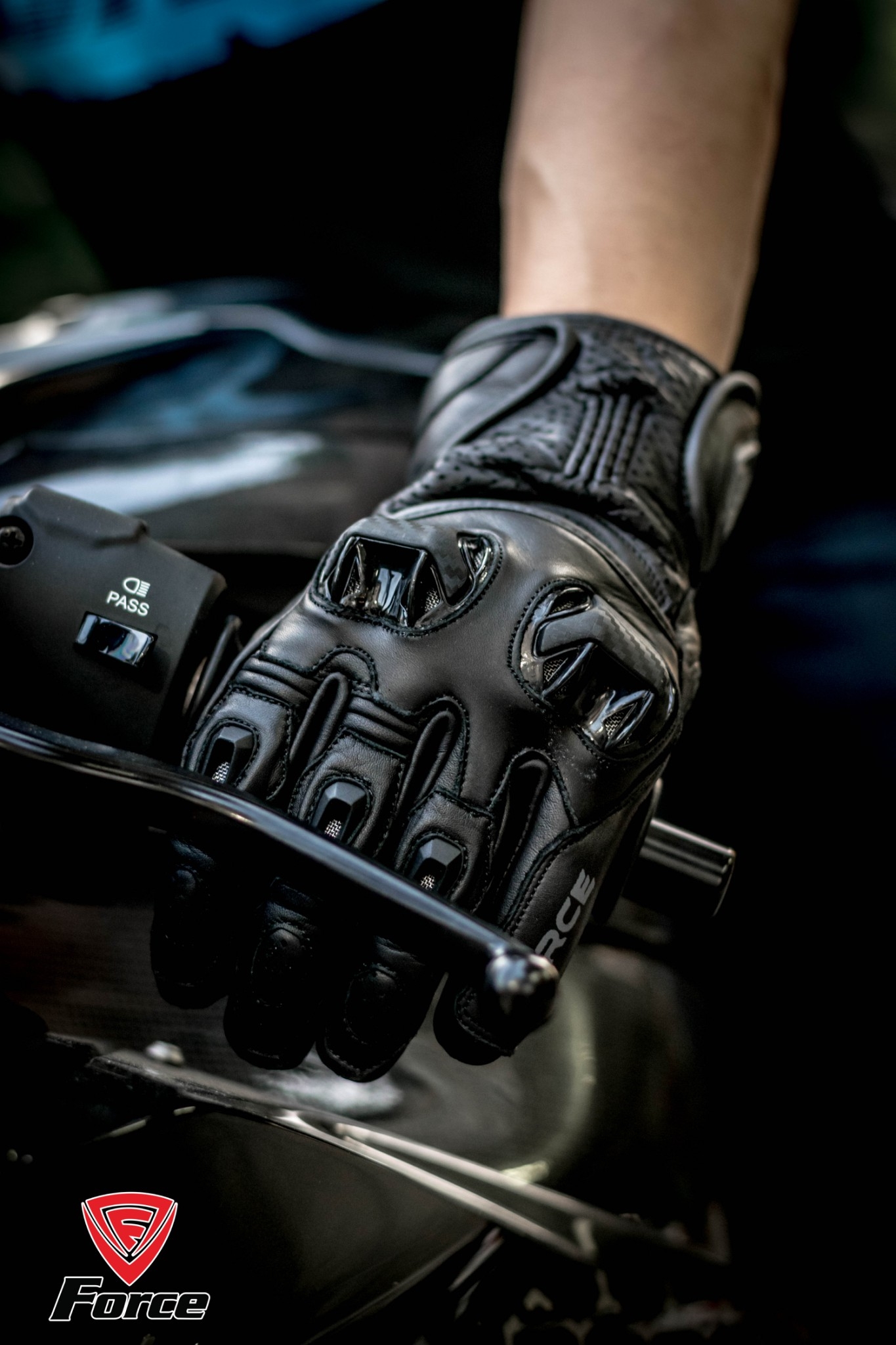 ถุงมือข้อยาว force รุ่น Racer