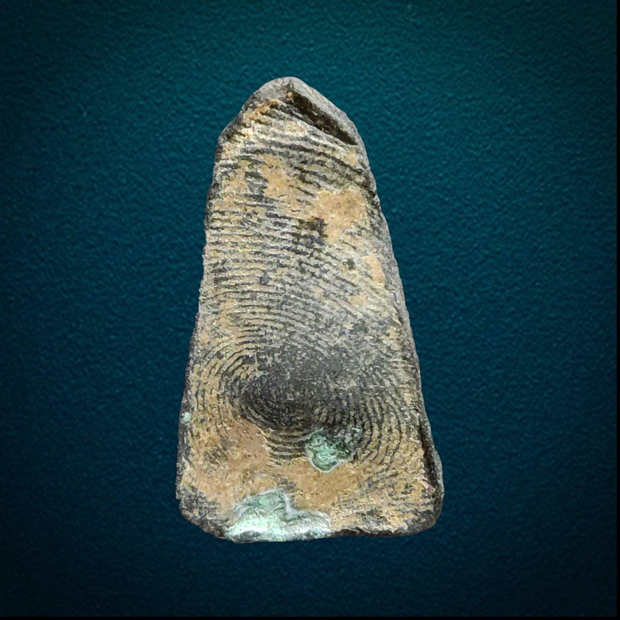 พระผงสุพรรณ พิมพ์หน้าหนุ่ม หลวงตายุทธ วัดพระศรีรัตนฯ จ.สุพรรณบุรี ปี 2525