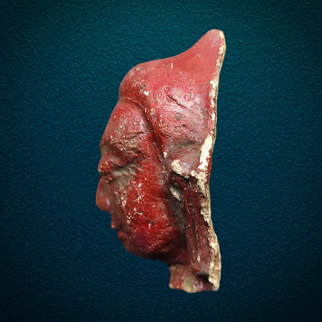 เศียรพระ เนื้อดิน หริภุญชัย ลําพูน อายุ1200 ปี ศิลปะแบบอินเดีย ปัจจุบันหาชมได้ยากมาก