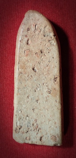 พระลีลา เนื้อดิน