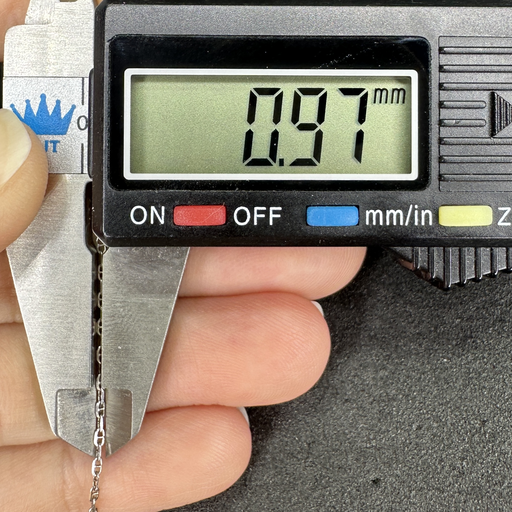 รหัส 64522 สร้อยคอ อิตาลี750 ทอง18Kขาว ลายเลข 8 รอบเส้น ความยาว 15 นิ้ว นน. 1.38 g