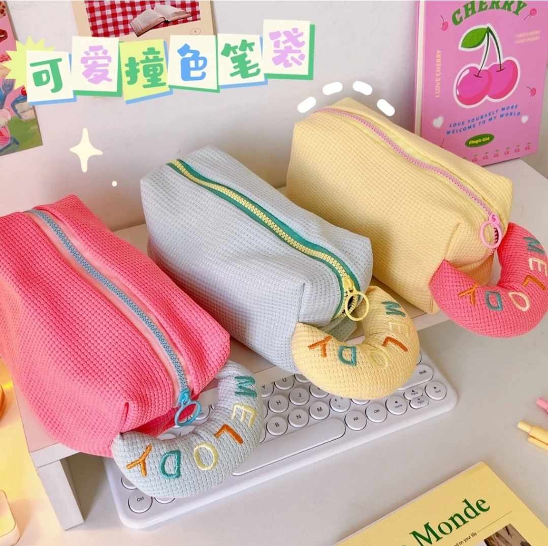 รักเลื่อนลอย แถมกระเป๋าผ้า (NC25+) / มนต์จันทร์ (ทำมือ – ใหม่ แถมฟรีปกพลาสติกใส)