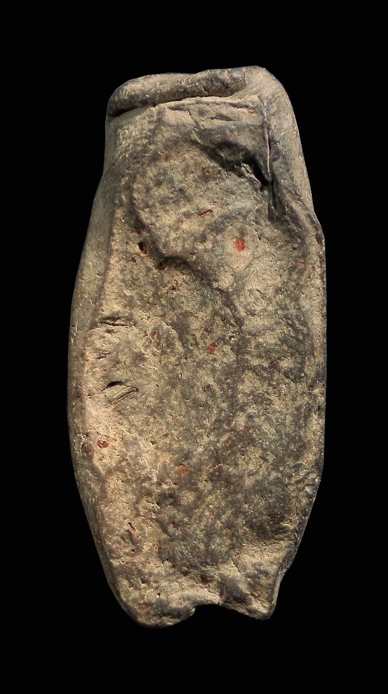 พระลีลาลิ้นเป็ด กำแพงเพชร เนื้อดิน