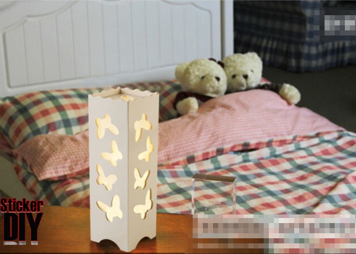 โคมไฟแต่งบ้าน แบบตั้งโต๊ะฉลุลาย BUTTERFLIES สีขาว