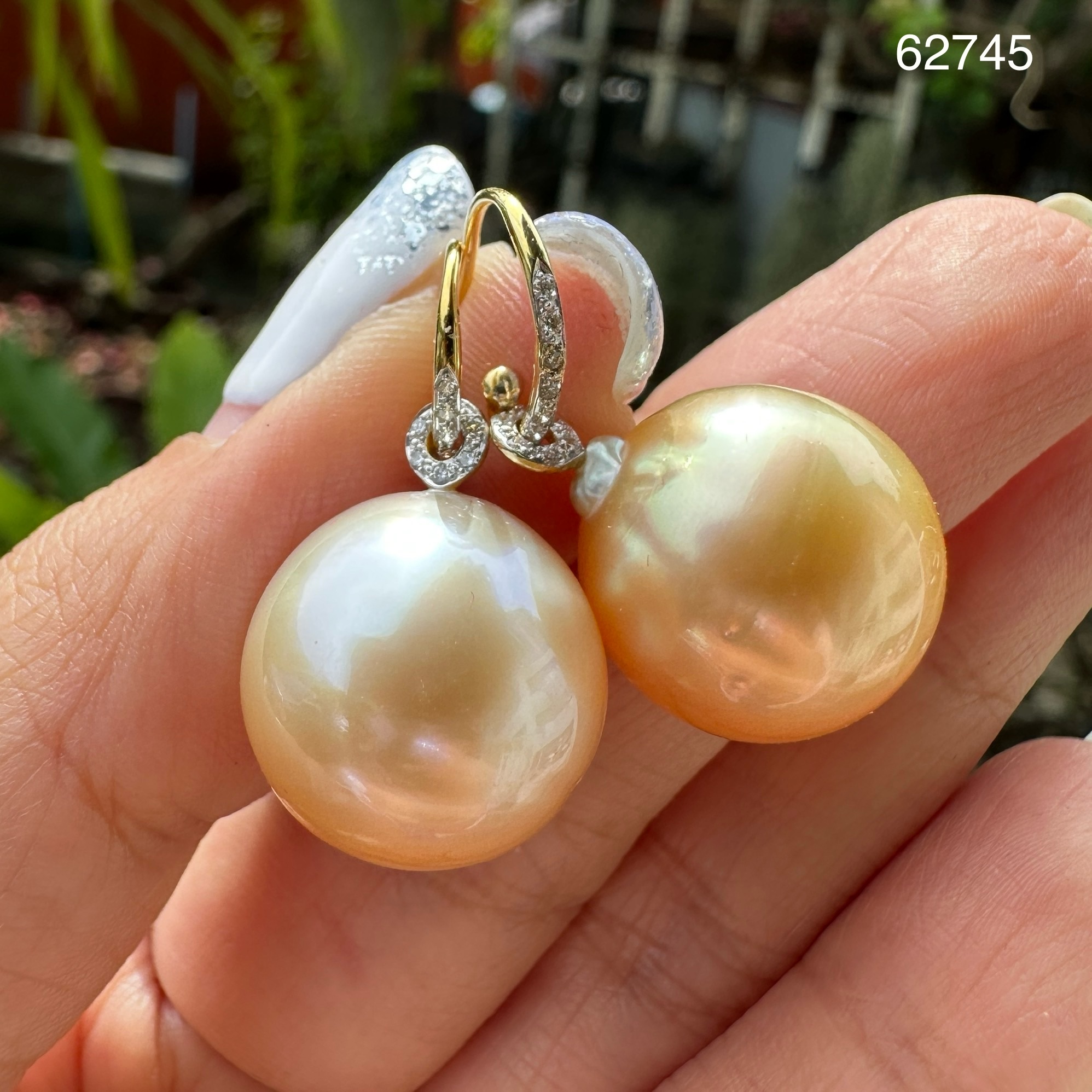รหัส 62745 ต่างหู มุก South sea 15.35 มิล ตุ้งติ้ง ฝังเพชร 30 เม็ด 0.30 กะรัต ทอง18K นน. 11.29 g