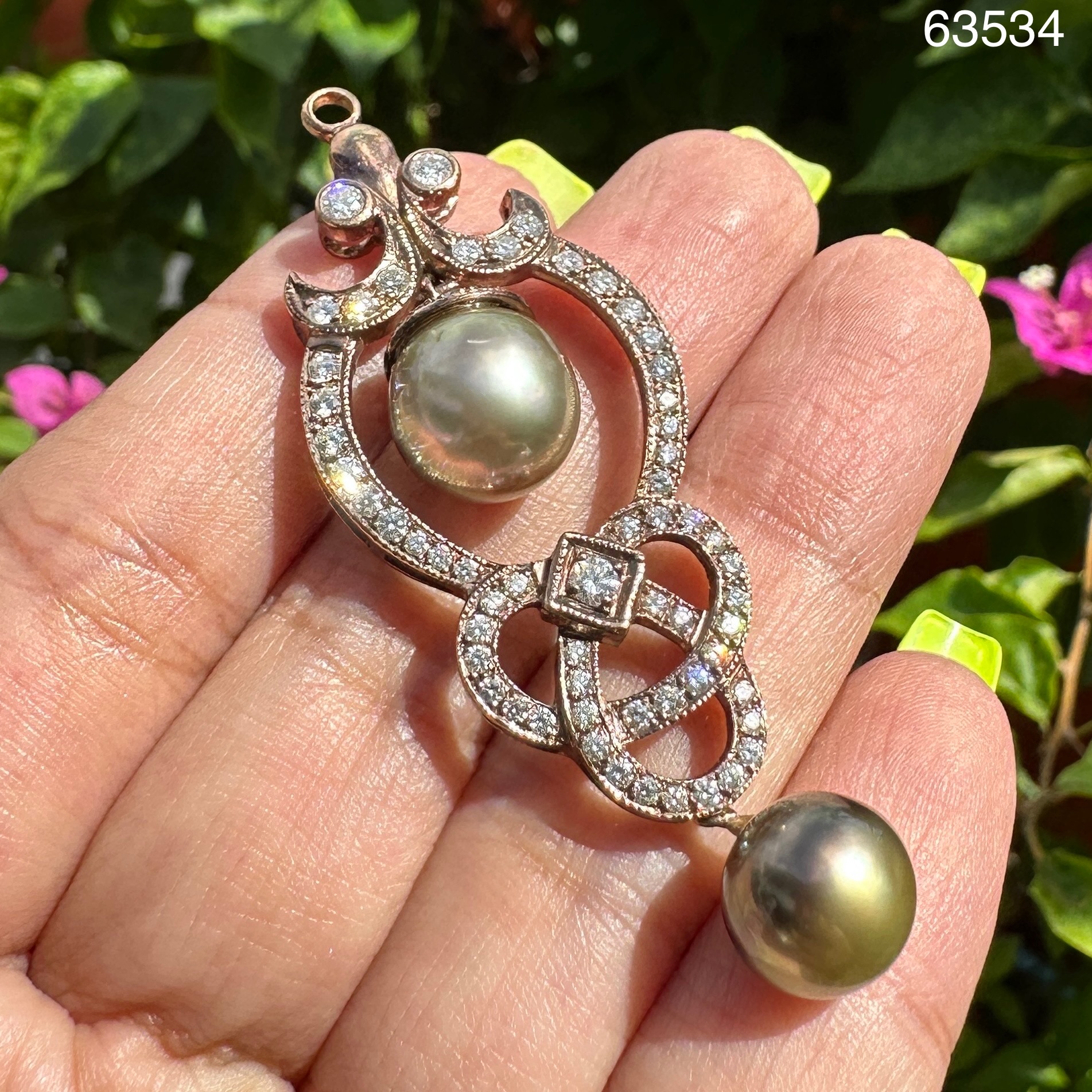 รหัส 63534 จี้ มุก South sea สีเขียวทอง 10.19 มิล ล้อมเพชร 86/1.49 ct ทอง18K พร้อม Cert. นน. 13.59 g