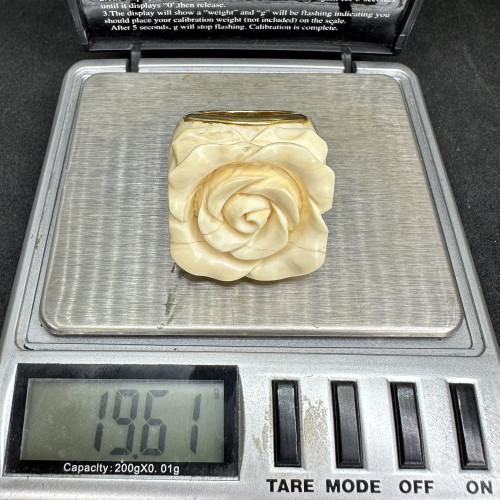 รหัส 50697 แหวน ดอกกุหลาบ แกะสลัก ทองK งานเก่า หลุดจำนำ งานสวยมาก นน. 19.61 g