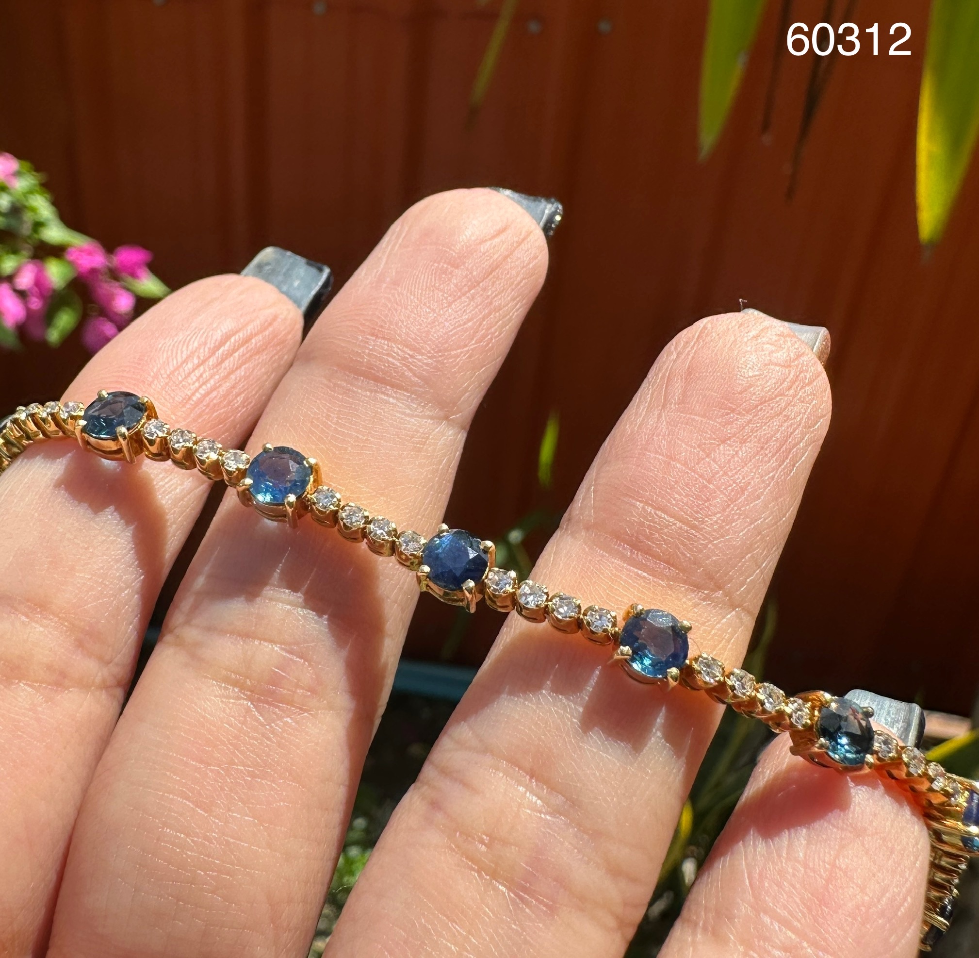 รหัส 60312 สร้อยข้อมือ ไพลิน กาญจนบุรี ฝังเพชรกุหลาบ 48 เม็ด 0.96 กะรัต ทอง90 พร้อม Cert. งานสวยมาก นน. 10.62 g