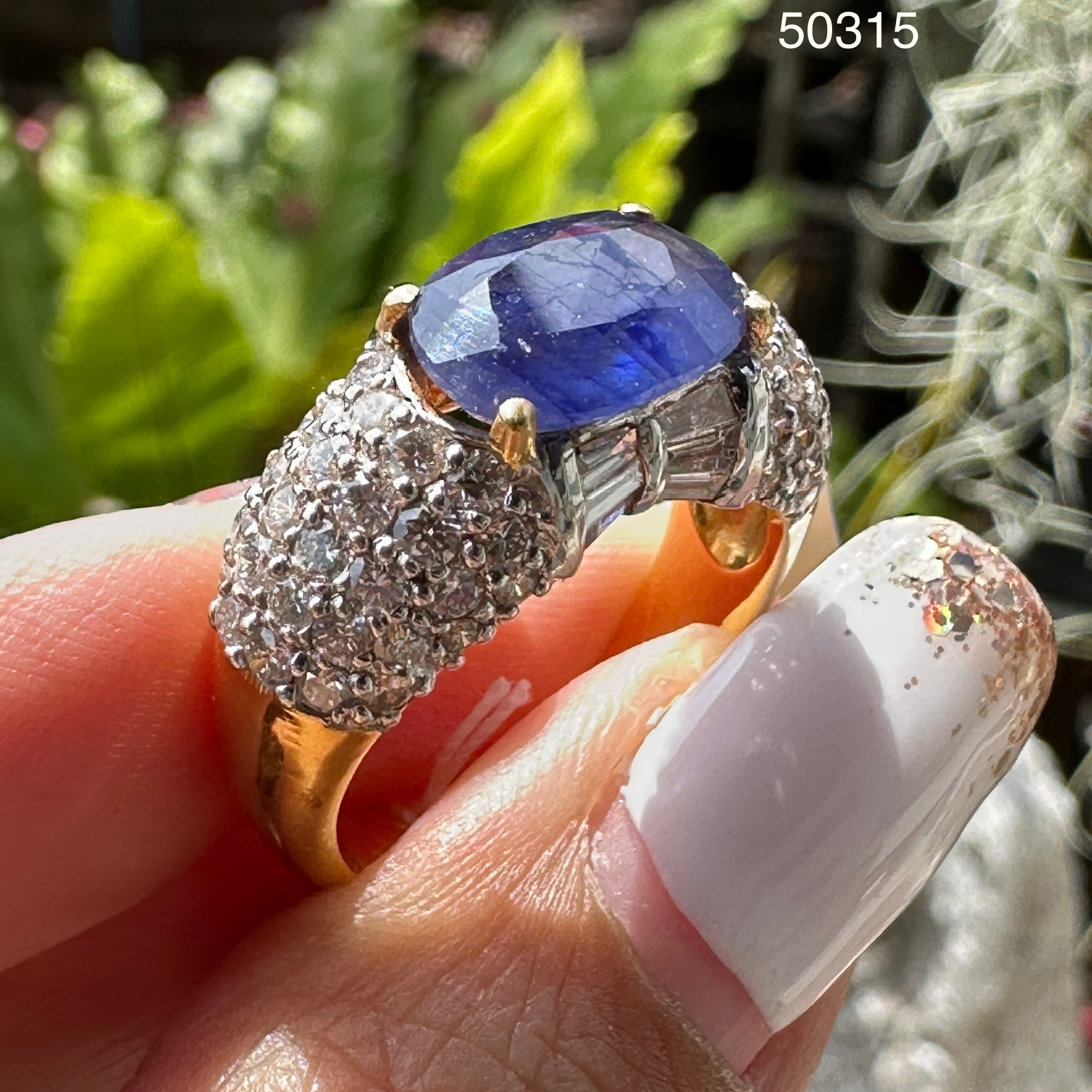รหัส 50315 แหวน ไพลิน เจียร ฝังเพชรแทปเปอร์ 12/0.24 ct เพชร 64/1.77 ct ทอง18k งานสวยมาก นน. 9.42 g