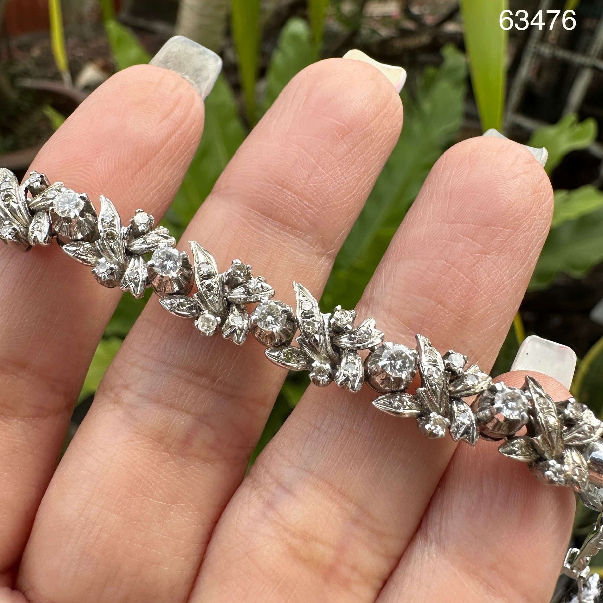 รหัส 63476 สร้อยข้อมือ เพชร 7/0.70 ct ฝังเพชรกุหลาบ 35/0.35 ct งานปาหะ ความยาว 17.50 ซม. นน. 14.32 g