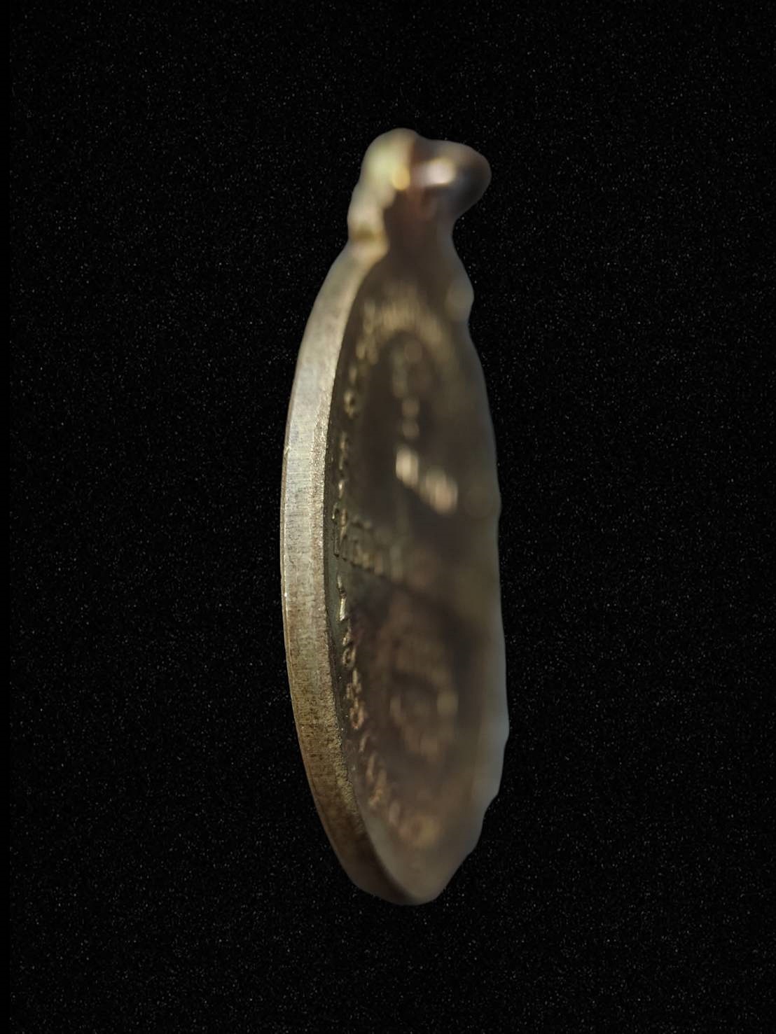 เหรียญครึ่งองค์กลมใหญ่ หลวงพ่อเกษม เขมโก ปี18 คณะศิษย์ชัยนาทสร้าง มีลง นสพ.เดลินิวส์