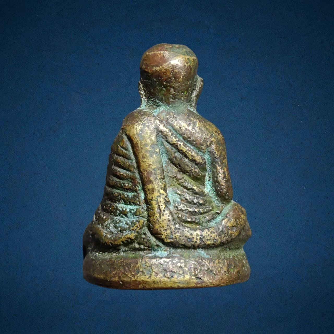 รูปหล่อโบราณหลวงพ่อเงิน วัดท่ามะไฟ จ.พิจิตร เนื้อทองผสม ถือว่าเป็นรูปหล่อยุคต้นๆของหลวงพ่อเงิน วัดบางคลาน