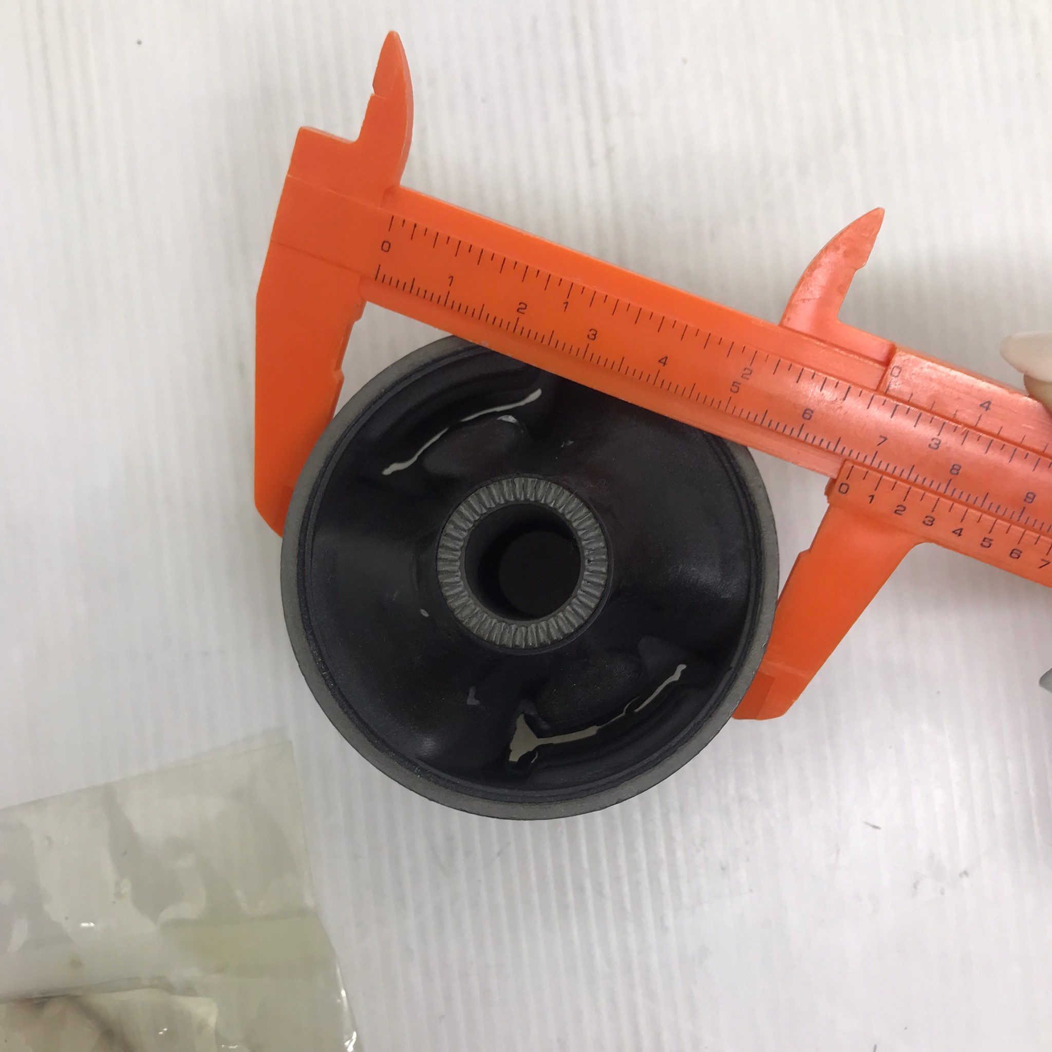 (1ตัว) บู๊ชปีกนก TOYOTA ตัวล่าง ตัวใหญ่ WISH ปี 2003-2009 / ANE11 ตัว ล่าง โตโยต้า วิช / LOWER / BIG ARM BUSHING ยี่ห้อ RBI / เบอร์ 48655-21010 / T24W11WB