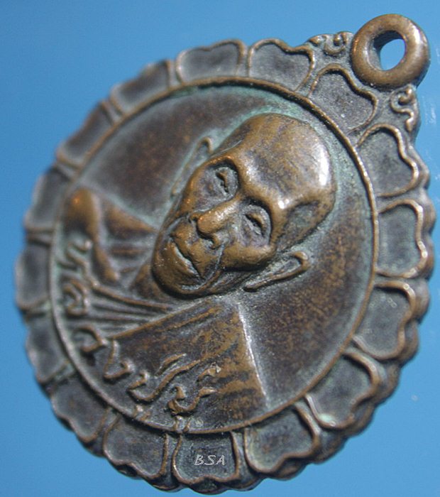 หลวงปู่บู่ หลังพระพุทธสรรพนิโรคะปฏิมากร วัดนก กรุงเทพมหานคร