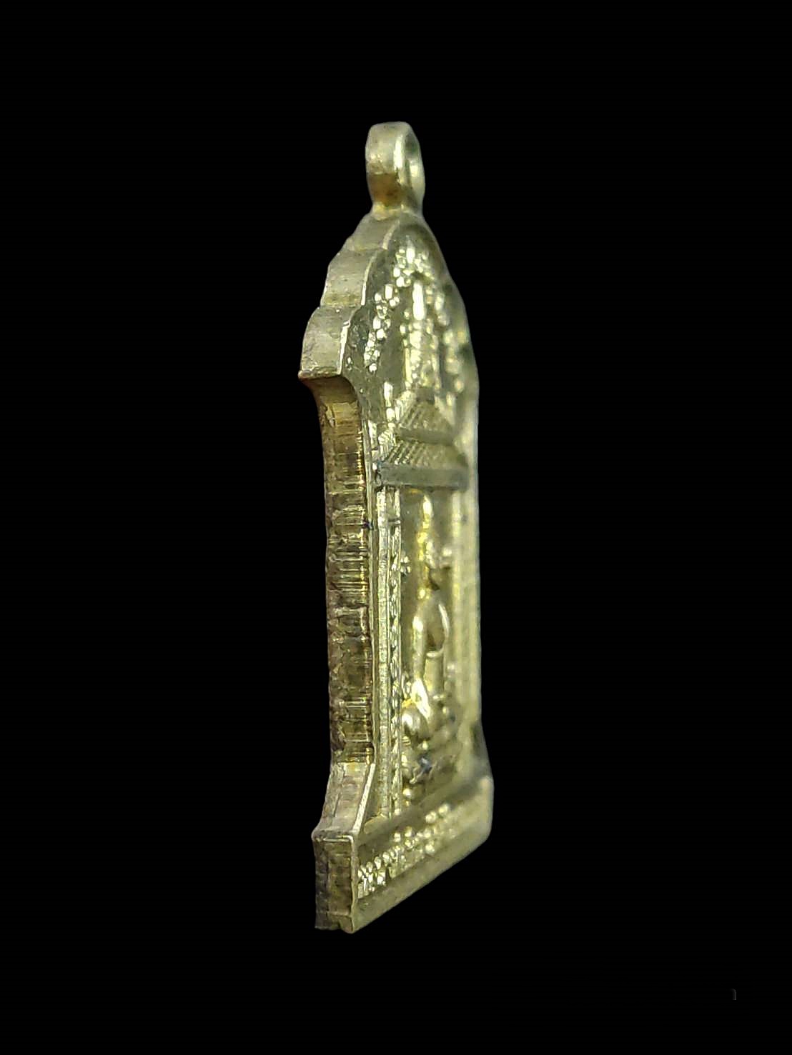 เหรียญฉลองมณฑป หลวงพ่อโม วัดจันทาราม ชัยนาท ปี2556