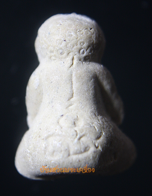 พระปิดตา ลอยองค์ หลังยันต์ ฝังตะกรุด เนื้อผง ไม่ทราบที่