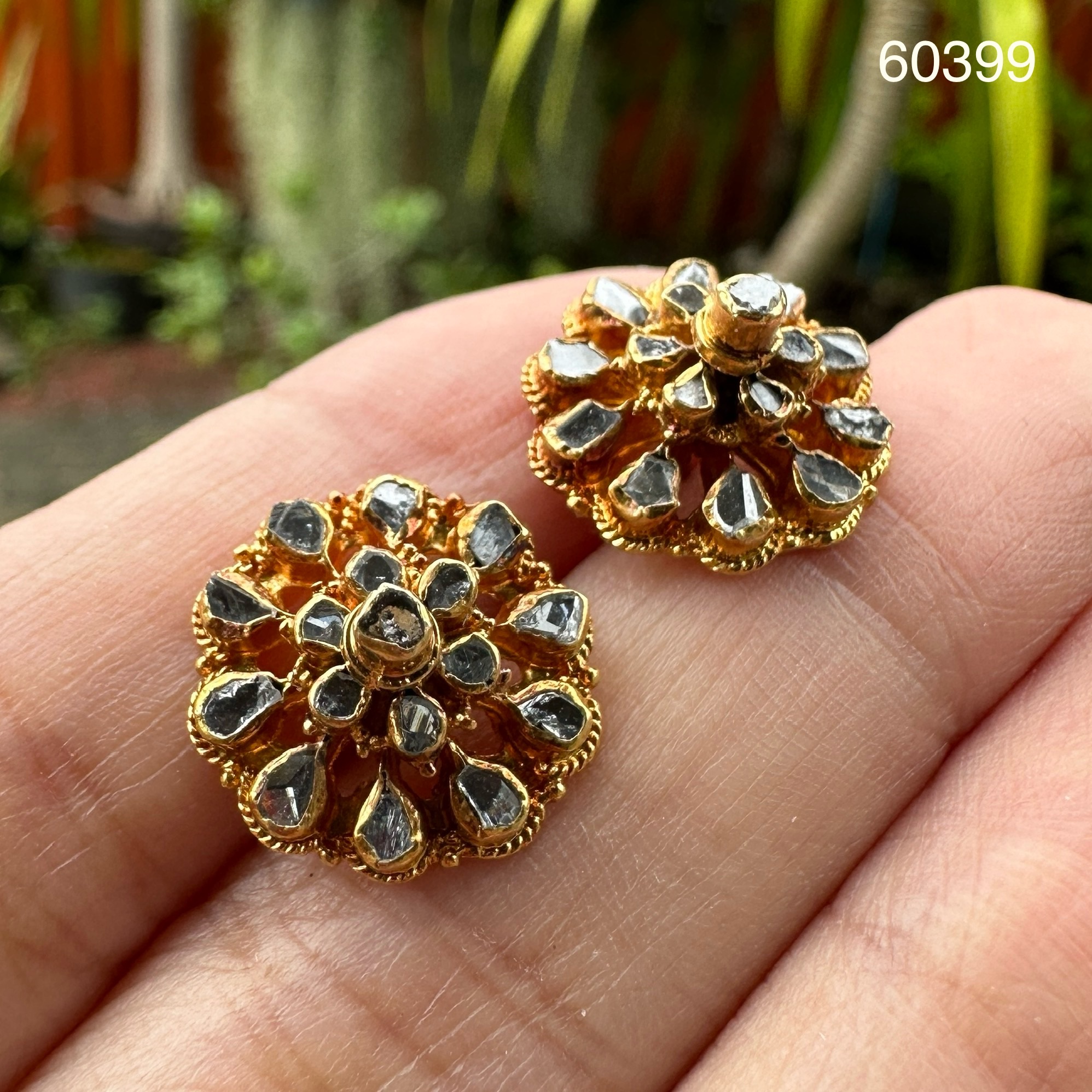 รหัส 60399 ต่างหู เพชรซีก กระจุกพิกุล ทอง90 งานเก่า หลุดจำนำ สวยมาก นน. 3.48 g