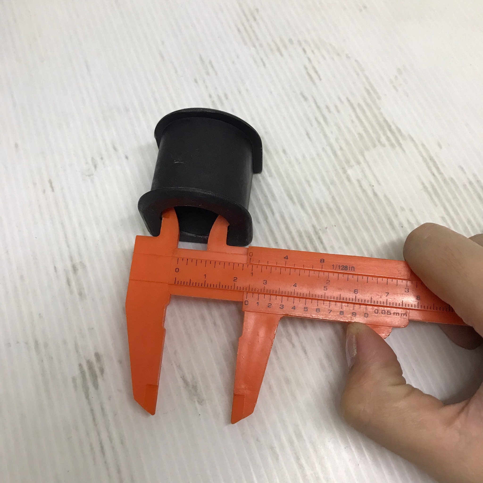 ลูกยางกันโคลง MITSUBISHI L200 / CYCLONE มิตซูบิชิ ไซโคลน / รูใน 24 มิล / เบอร์ MB109557 / M21410 / RBI stabilizer shaft rubber (1 ตัว)