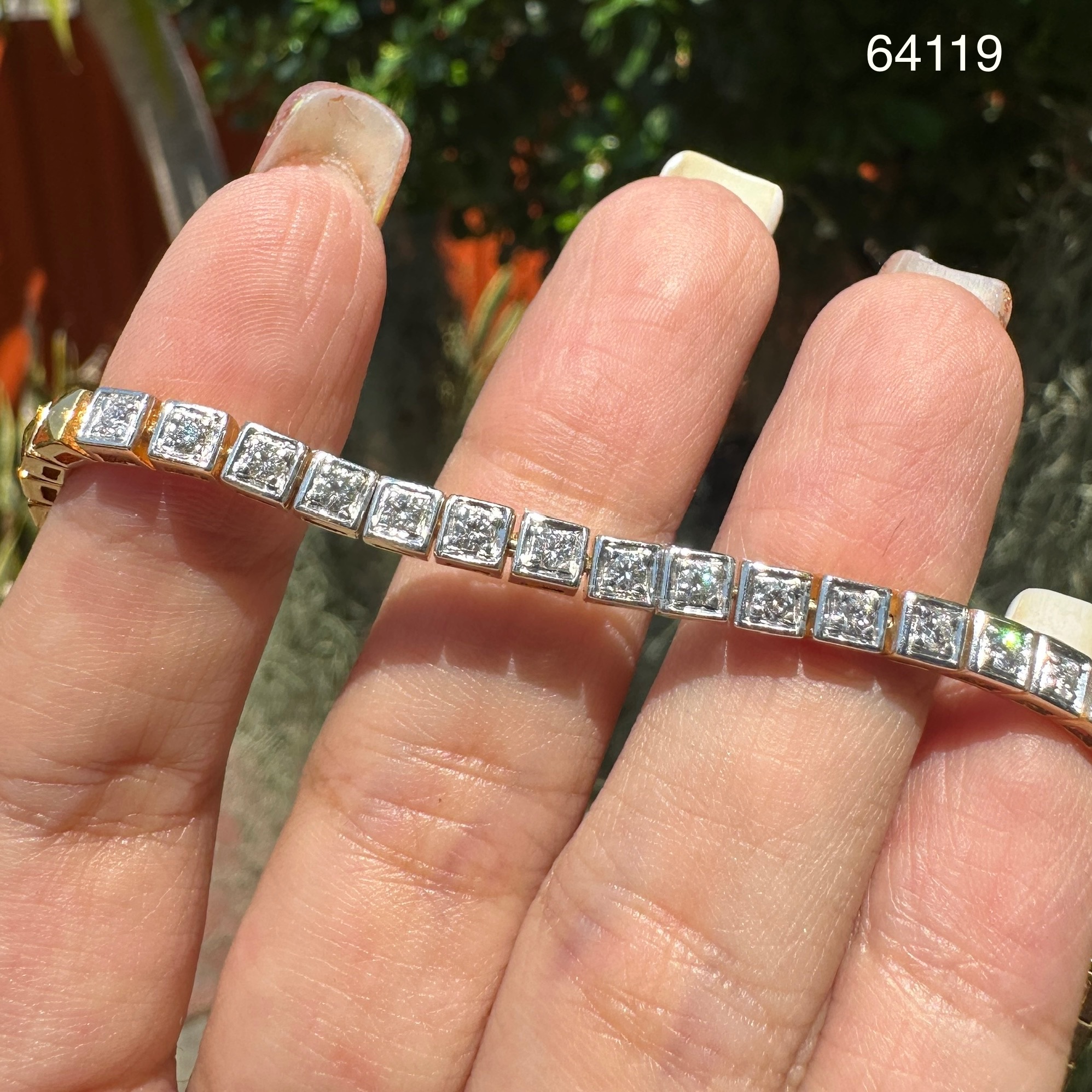 รหัส 64119 สร้อยข้อมือ เพชรครึ่งหน้า เพชร 16 เม็ด 0.48 กะรัต ทอง9K ความยาว 17.00 ซม. นน. 13.58 g