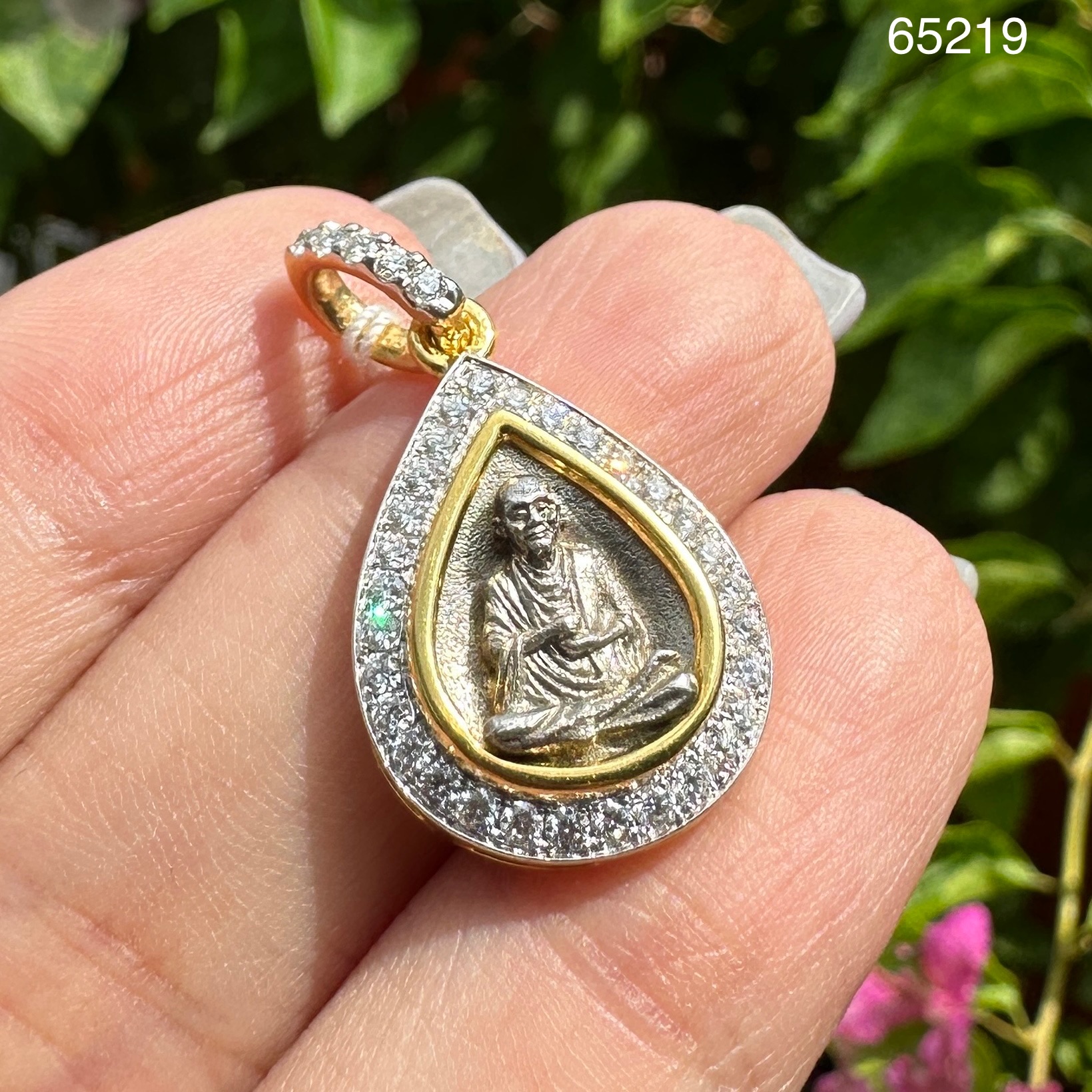 รหัส 65219 พระสมเด็จพุฒาจารย์โต เนื้อเงิน กรอบทอง60-70% ล้อมเพชร 35 เม็ด 0.70 กะรัต นน. 5.95 g