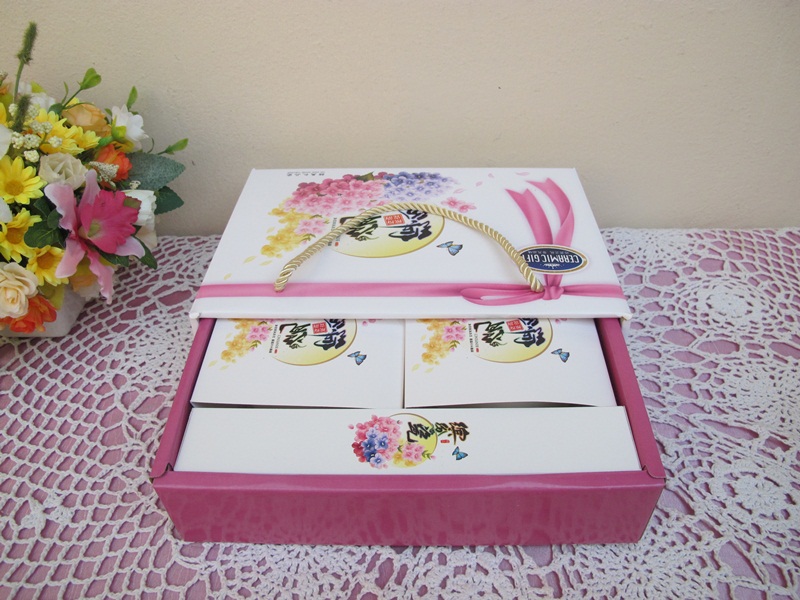 เซตชาม ตะเกียบ 2ชุด แพ็คกล่องสายงามหรู พร้อมโบว์และป้ายชื่อ