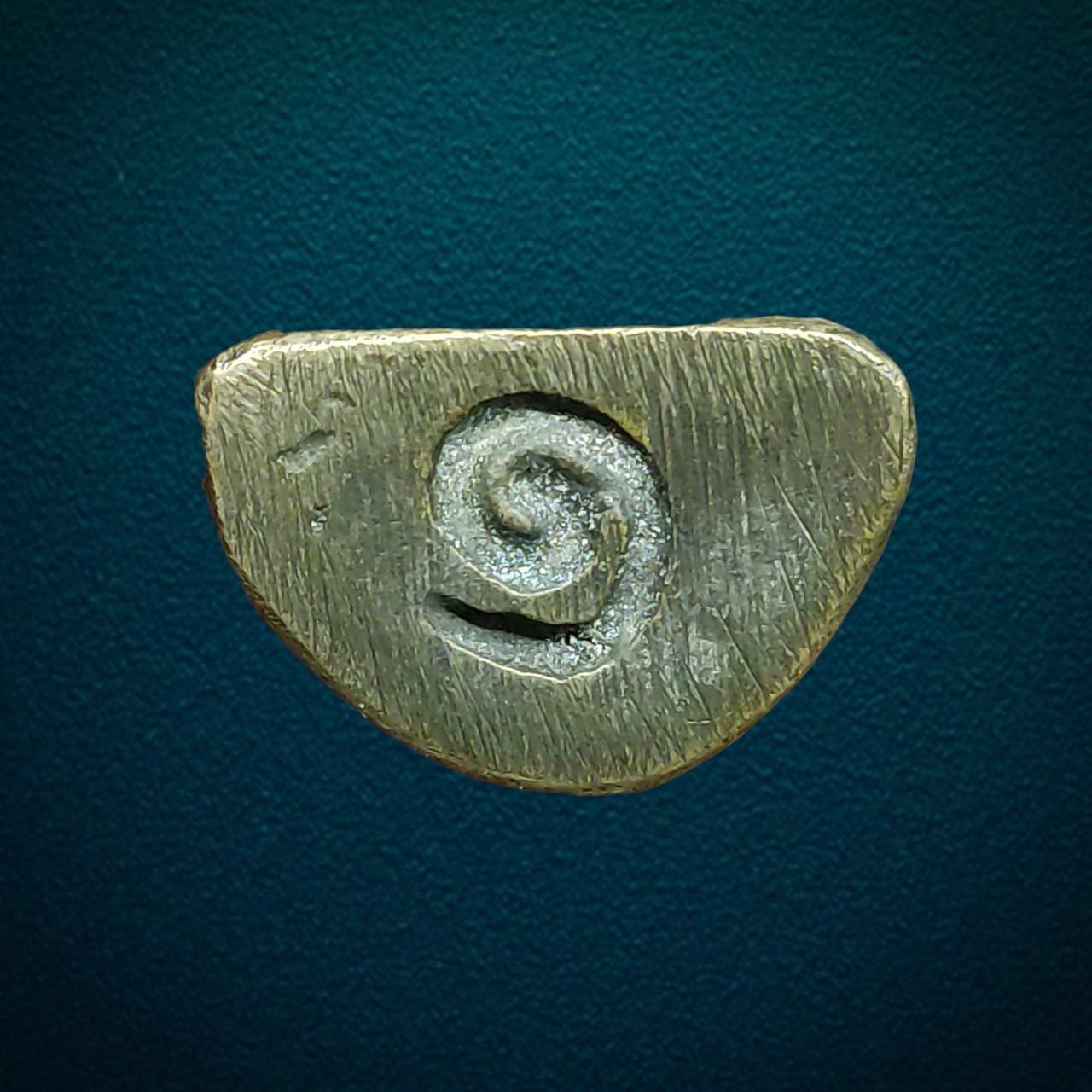 รูปหล่อหลวงพ่อซวง วัดชีปะขาว จ.สิงห์บุรี ปี 2507 พิมพ์ฐานสูงเลขหนึ่ง เนื้อทองเหลือง