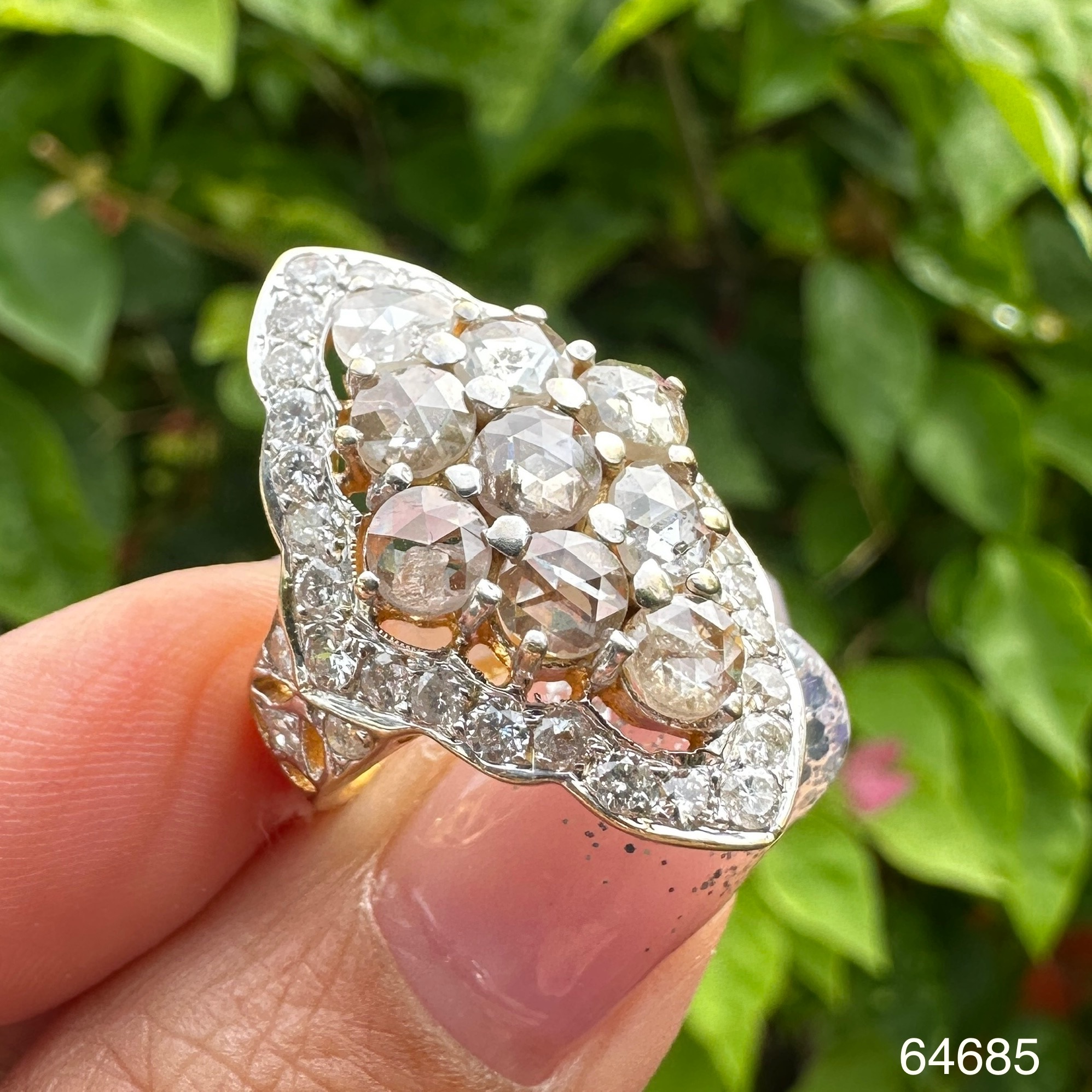 รหัส 64685 แหวน เพชรซีกลูกโลก 9 เม็ด 2.10 กะรัต ล้อมเพชร 34 เม็ด 1.02 กะรัต ทอง18K ขนาด 47 นน. 7.45 g