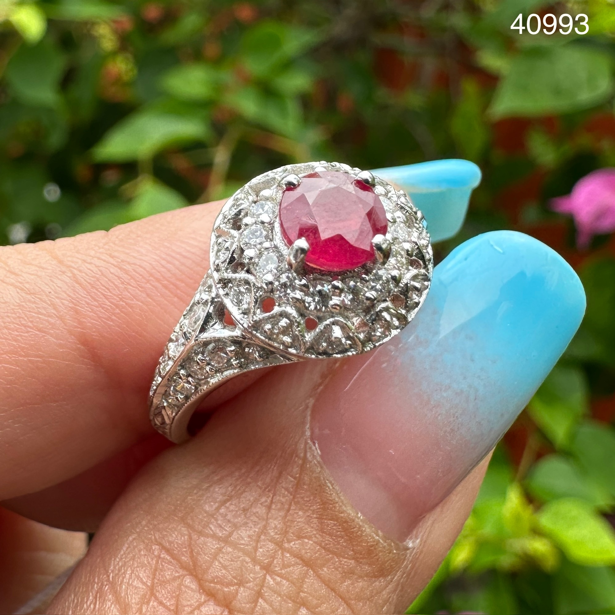 รหัส 40993 แหวน ทับทิม เจียร 0.90 กะรัต ฝังเพชร 55 เม็ด 0.51 กะรัต ทอง18Kขาว งานสวยมาก นน. 5.00 g