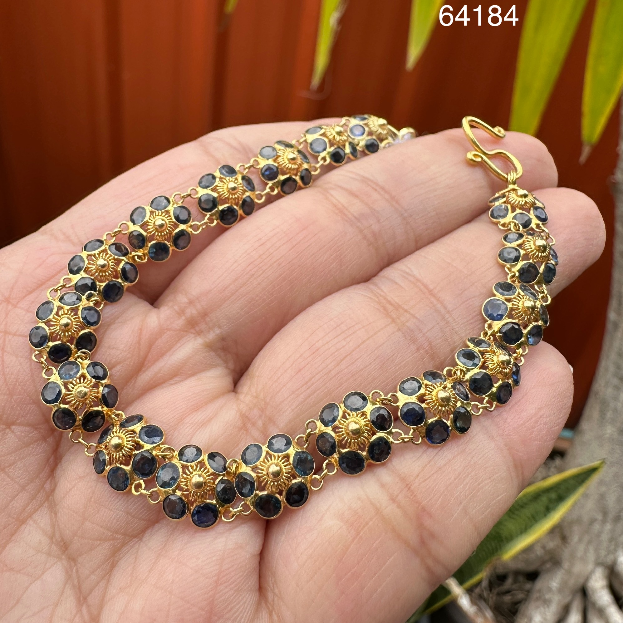 รหัส 64184 สร้อยข้อมือ ไพลิน ทรงพุ่ม รอบเส้น ทอง18K ความยาว 19.00 ซม. นน. 7.19 g