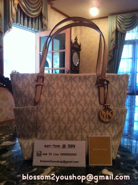 กระเป๋า Michael Kors ใหม่แท้ 100% จากอเมริกา (ยินดีรับบัตรเครดิตค่ะ)