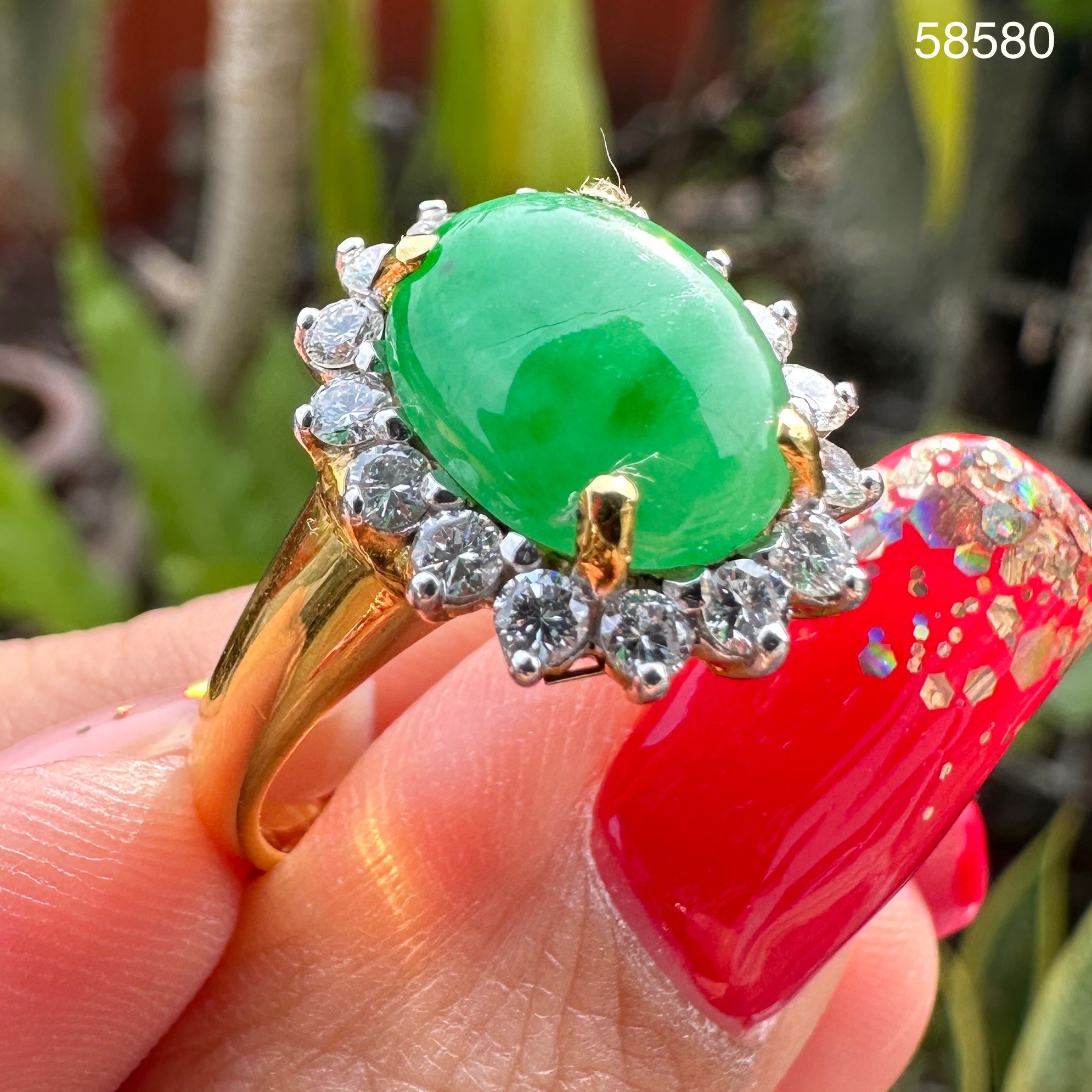 รหัส 58580 แหวน หยกพม่า ล้อมเพชร 16 เม็ด 0.56 กะรัต ทอง18K งานสวยมาก นน. 7.39 g