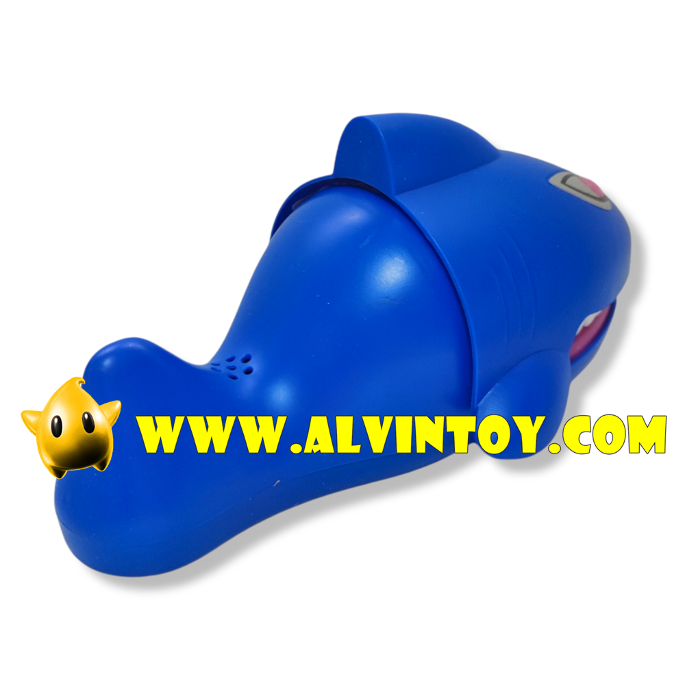 Shark Biting her - ของเล่นปลาฉลามงับนิ้ว