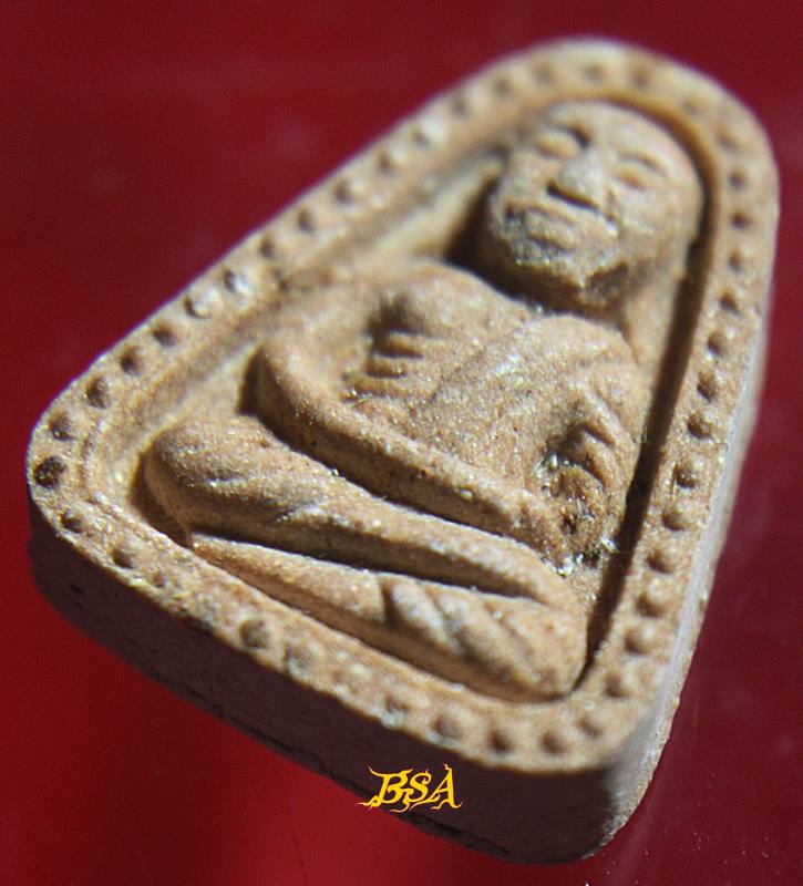 พระเนื้อผงหลวงพ่อเงิน รุ่นมีเงิน