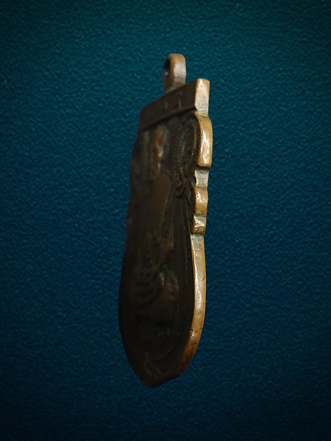 เหรียญหลวงพ่อเสียบ วัดบ้านเกาะ อ.เมือง จ.นครราชสีมา รุ่นแรก ปี 2519