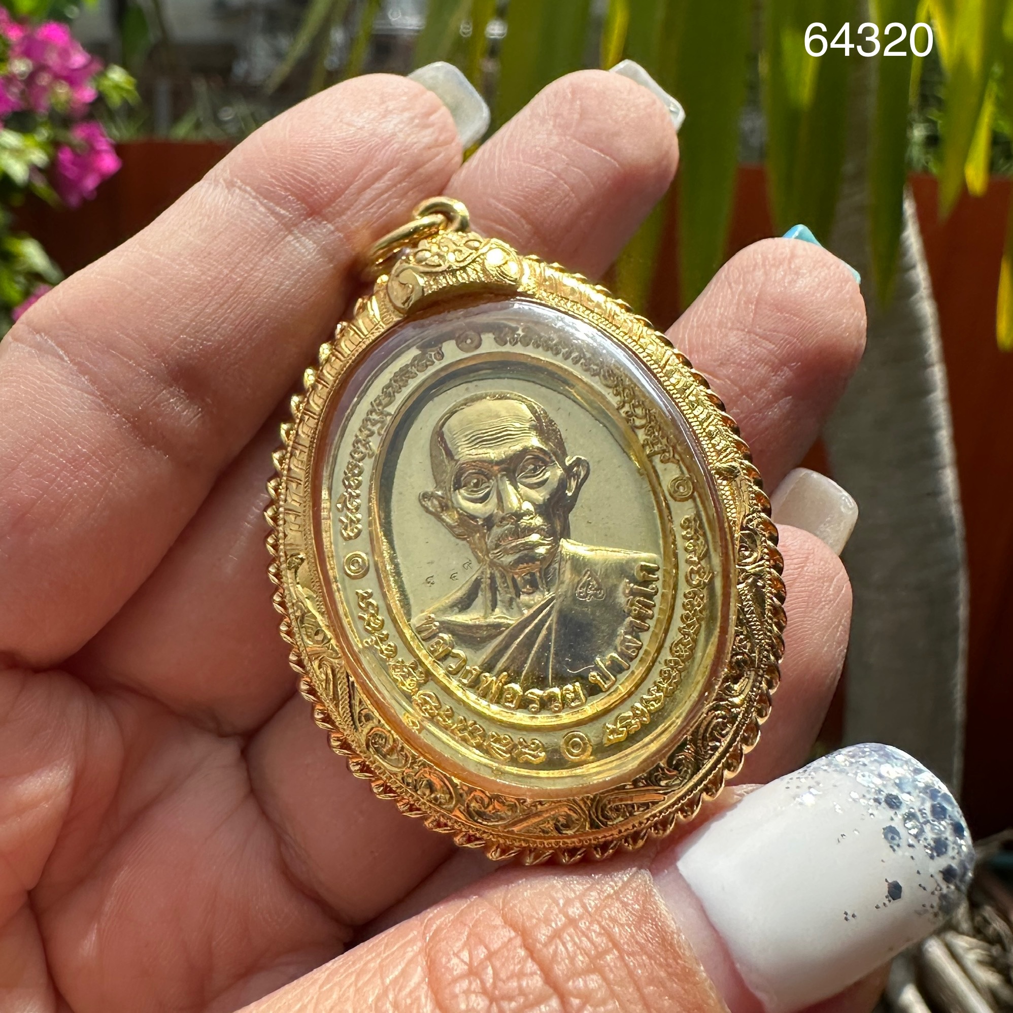 รหัส 64320 หลวงพ่อรวย วัดตะโก รุ่นเสาร์ 5 รวยพญาไก่ ปี 2560 เนื้อทองคำ เลี่ยมทองเก่า นน. 37.75 g