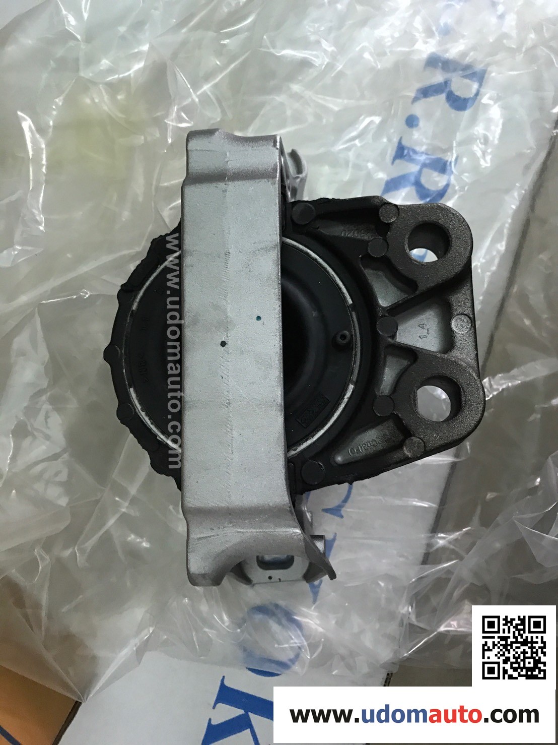 ยางแท่นเครื่องขวา FOCUS 2.0L ดีเซล / 8M516F012SB