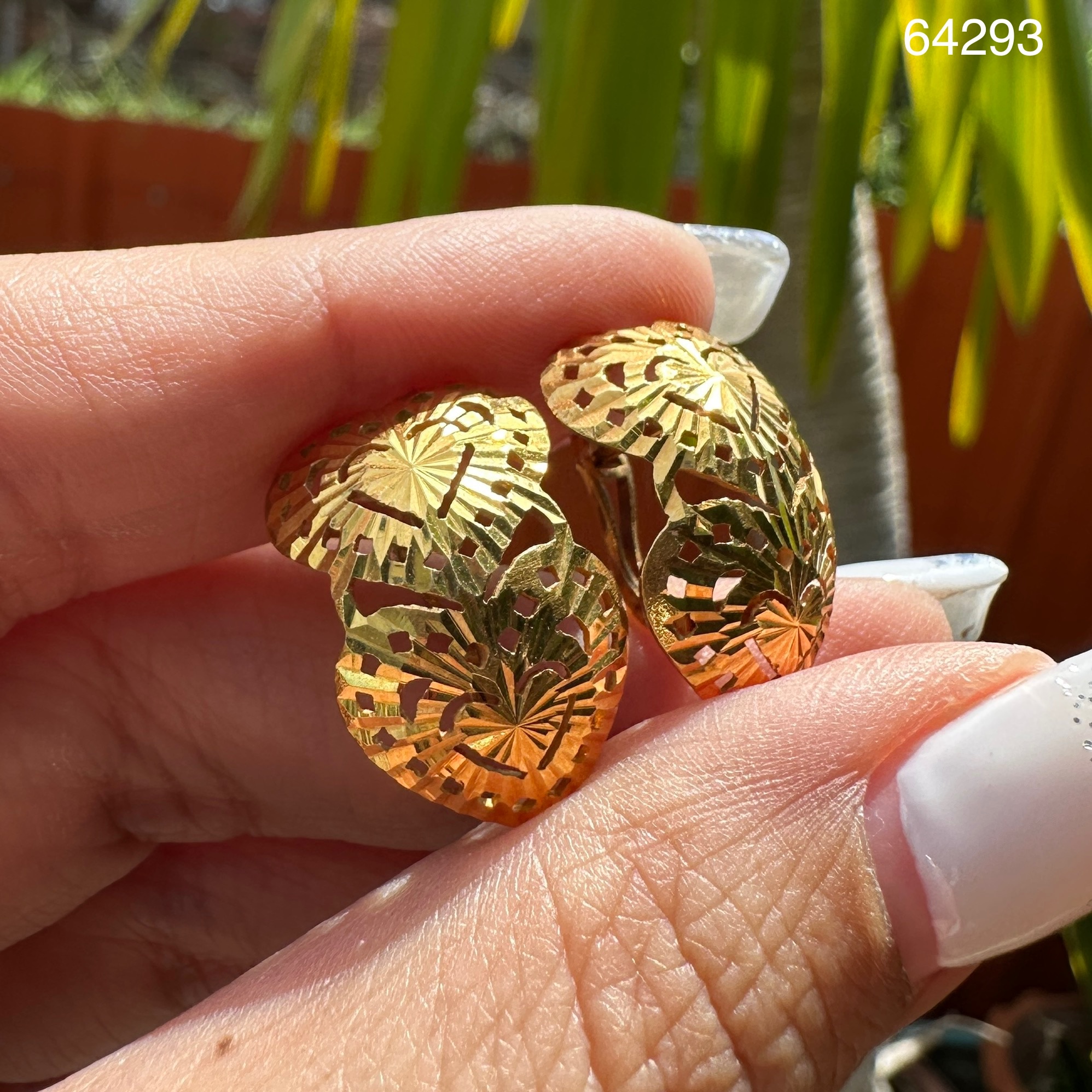 รหัส 64293 ต่างหู ห่วงทอง ลายหัวใจคู่ ฉลุลาย ทอง18K ตัดลาย นน. 4.59 g