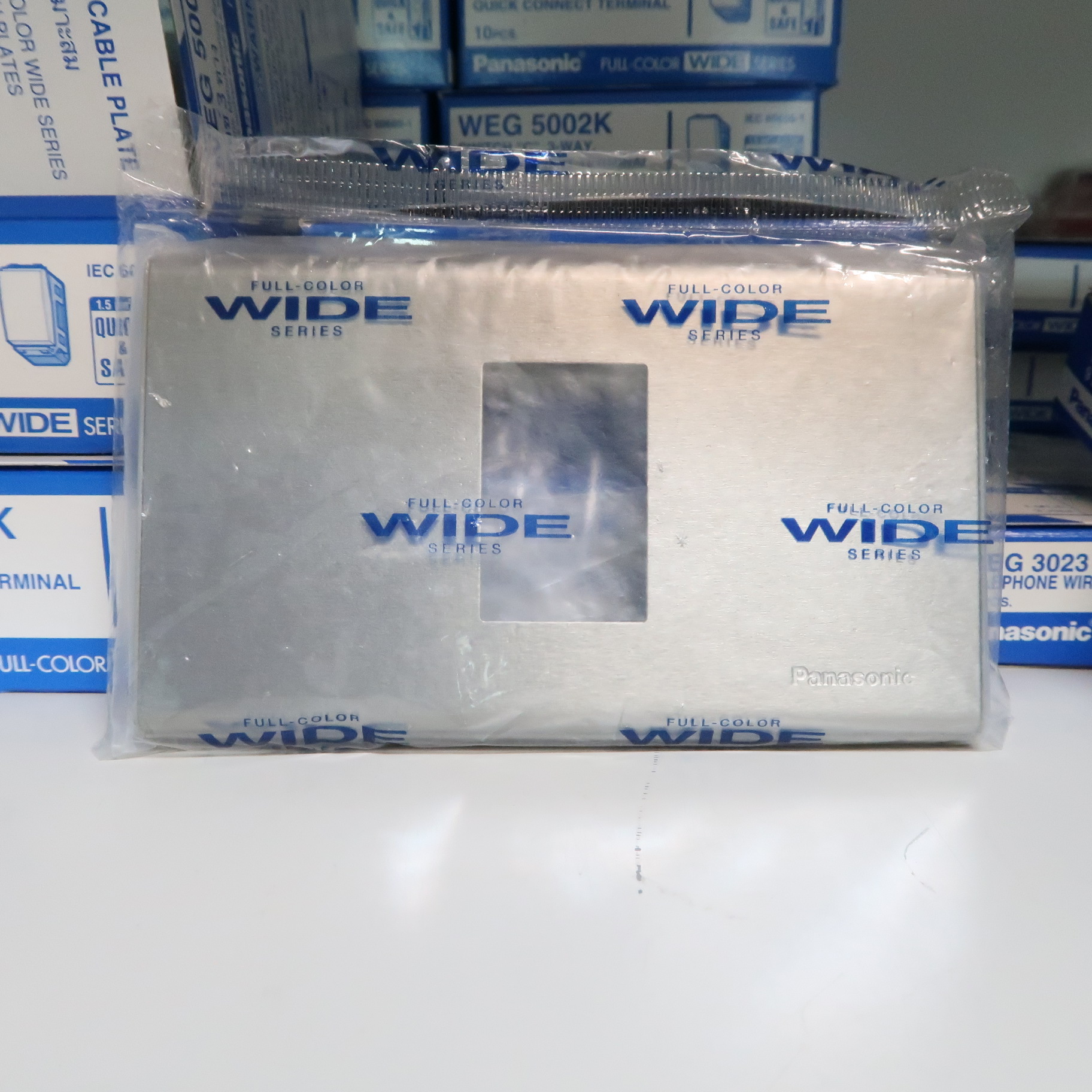 หน้ากากอลูมิเนียม 1-6 ช่อง WEG